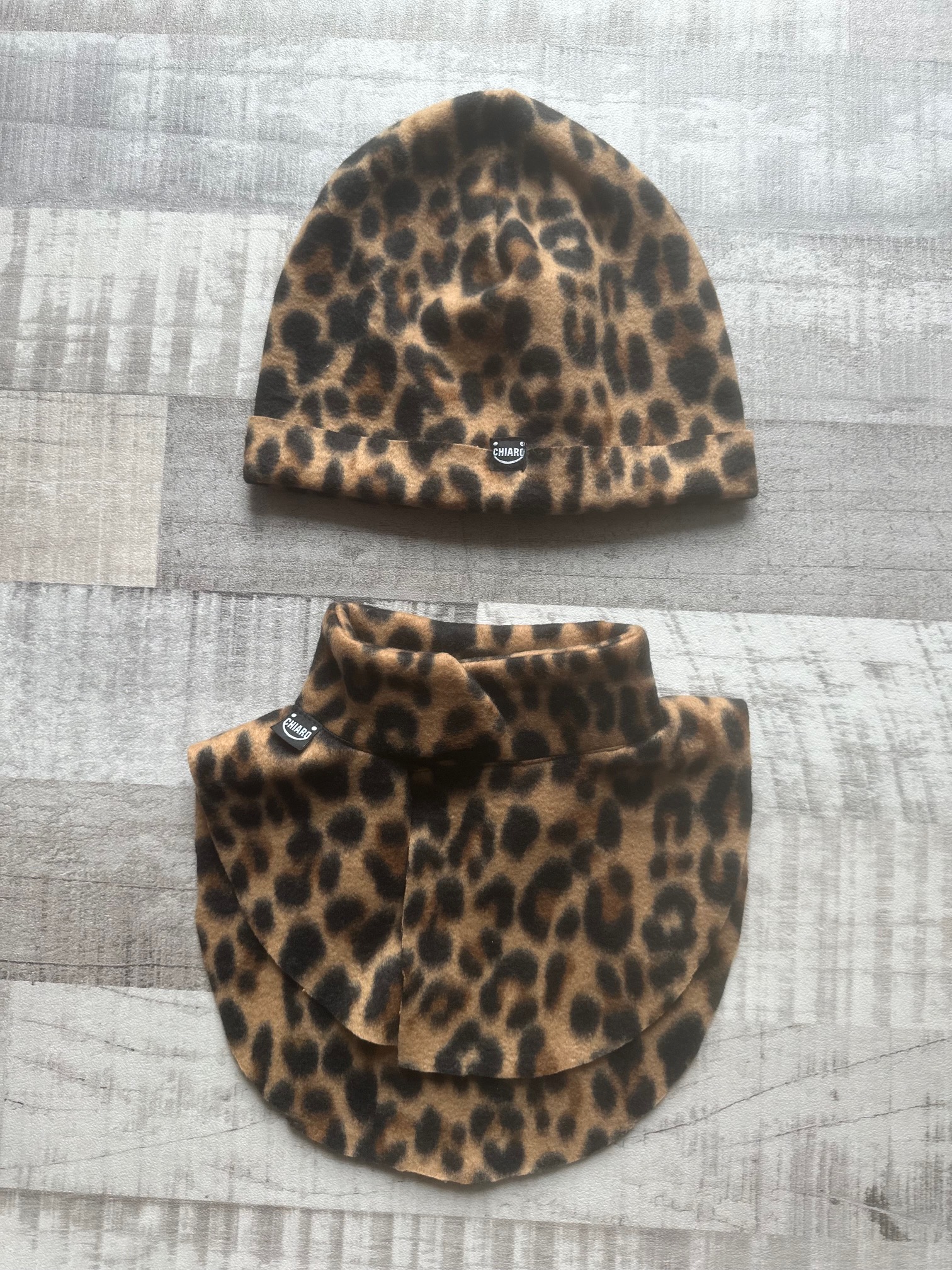 Stylový set čepice a nákrčník design LEOPARD